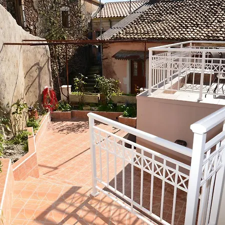 Moutros Cozy Sokrakion