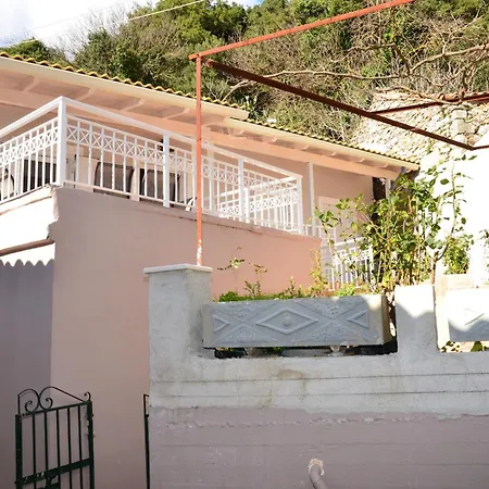 Moutros Cozy * Sokrákion