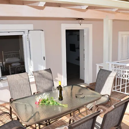 Feriehus Moutros Cozy Sokrákion