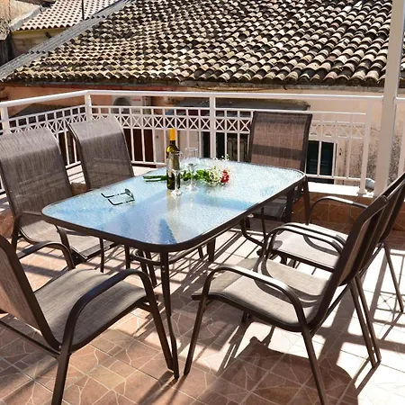 Moutros Cozy Feriehus *