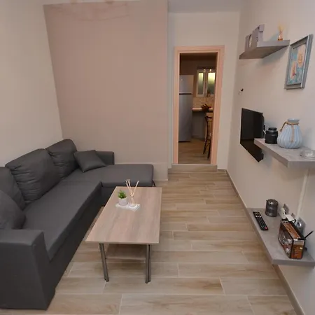 Feriehus Moutros Cozy Sokrákion