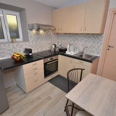 Moutros Cozy * Sokrákion